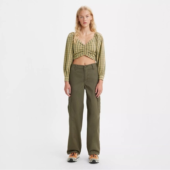 NWT Levi’s Women '94 Baggy Cargo Pants in Army Green Mid Rise Size 28/30 - Picture 1 of 6